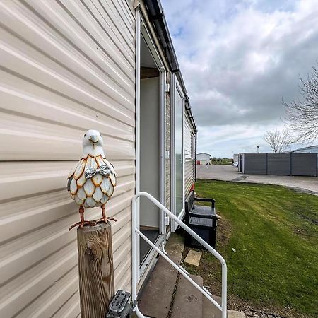 Modern 6 Berth Caravan With Wifi At St Osyth Beach In Essex Ref 28051Fv Clacton-on-Sea Exterior foto
