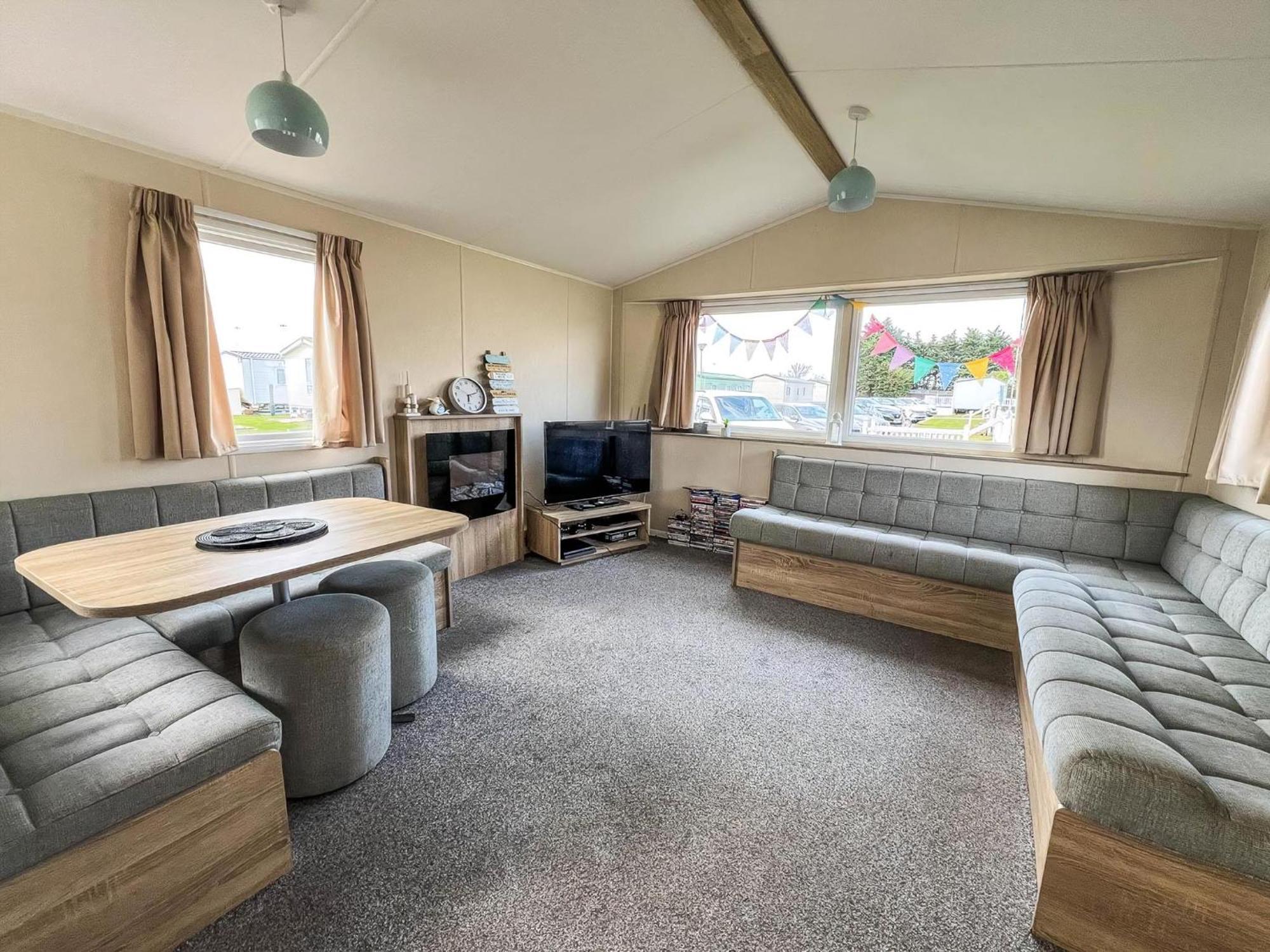 Modern 6 Berth Caravan With Wifi At St Osyth Beach In Essex Ref 28051Fv Clacton-on-Sea Exterior foto