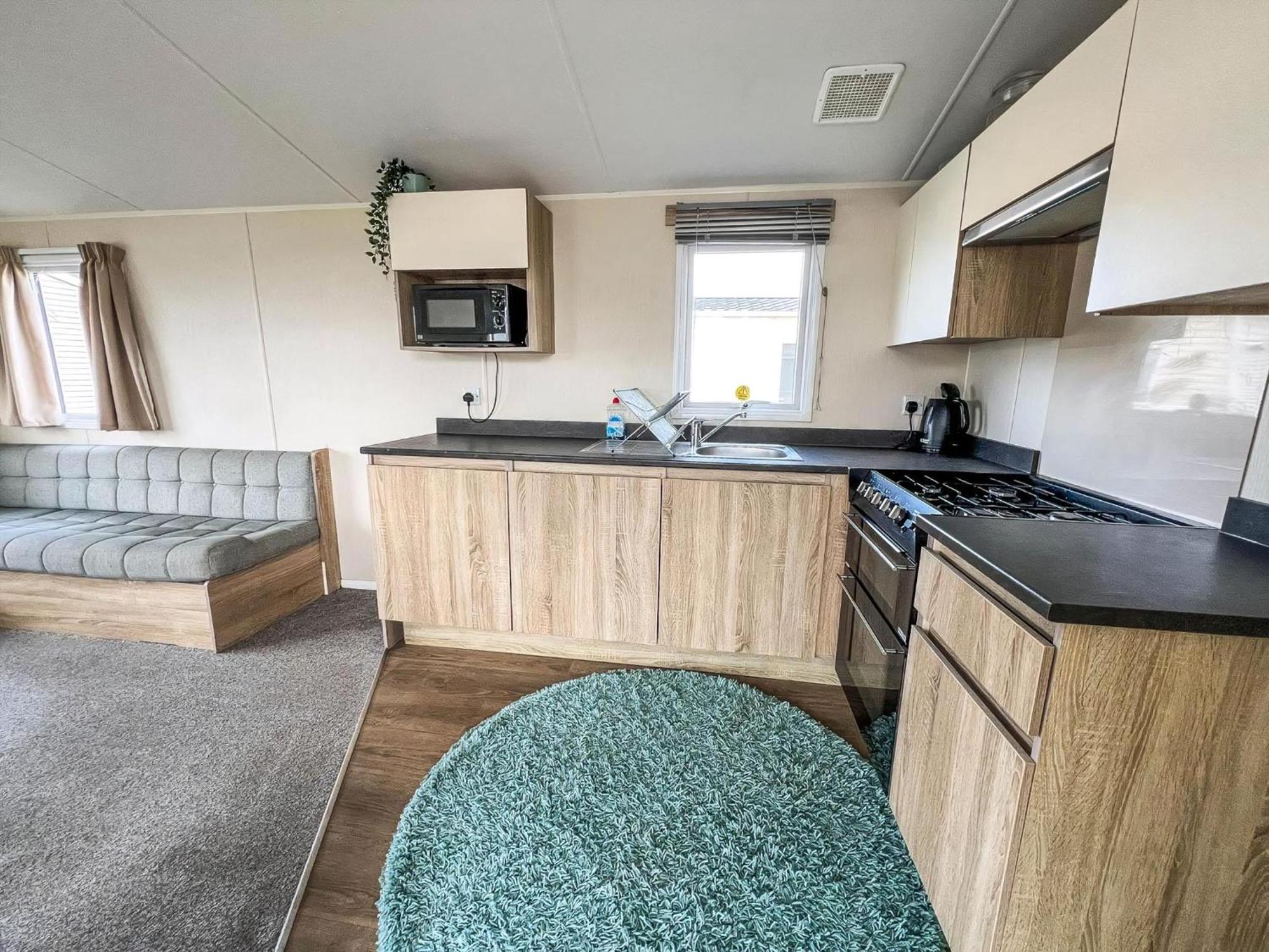 Modern 6 Berth Caravan With Wifi At St Osyth Beach In Essex Ref 28051Fv Clacton-on-Sea Exterior foto